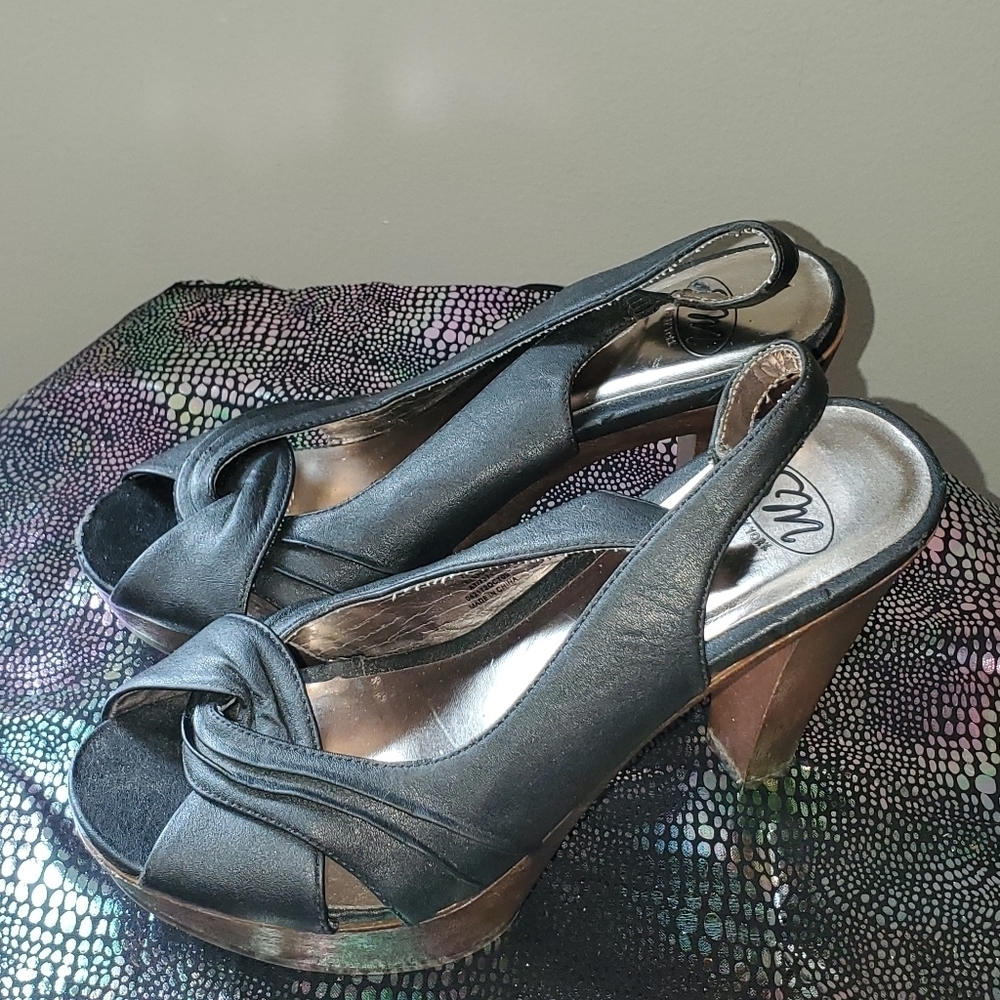 Flirty black and brown peep toe heels - Picture 2 of 11